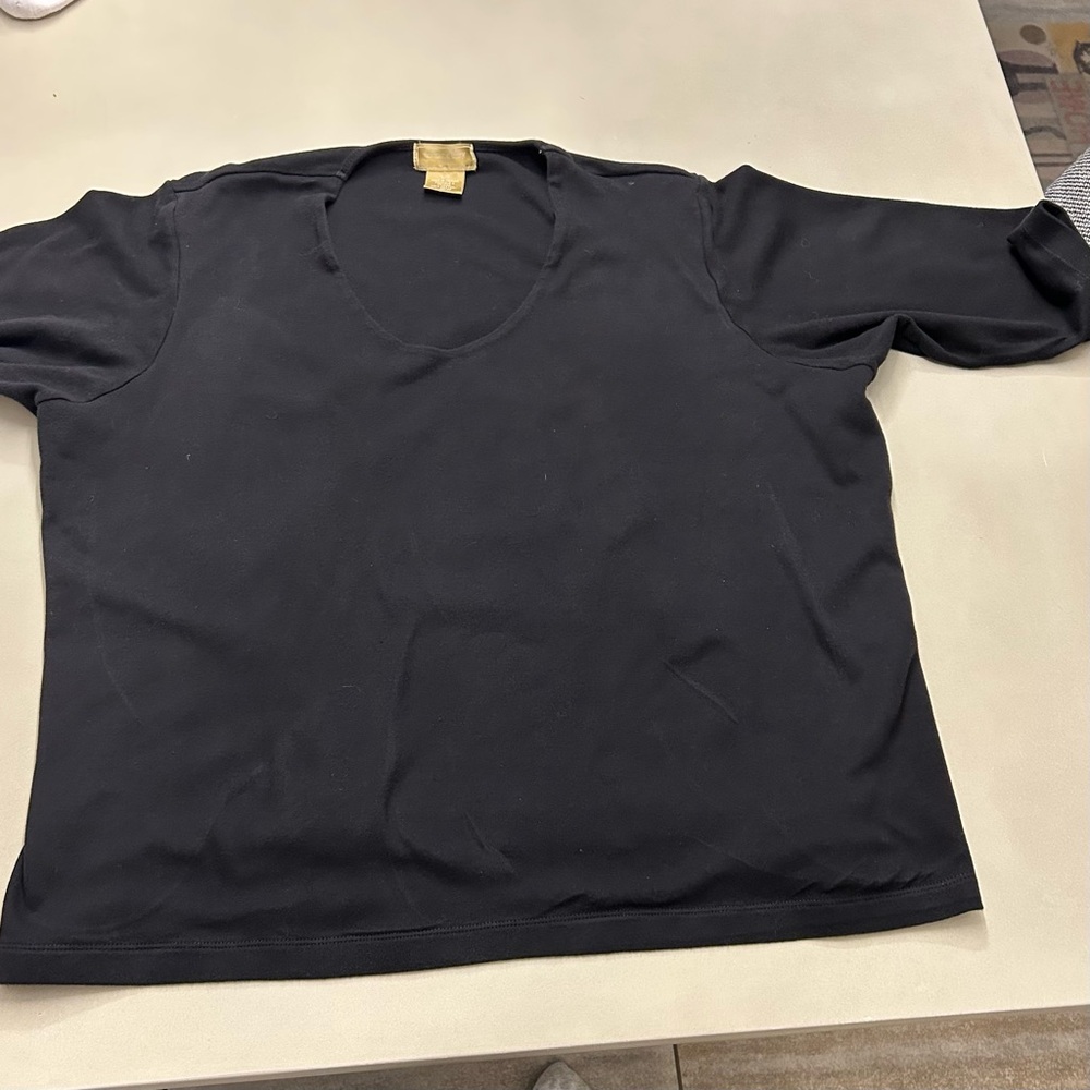Cotton Ginny Plus scoop neck black mid sleeve tee
Size L